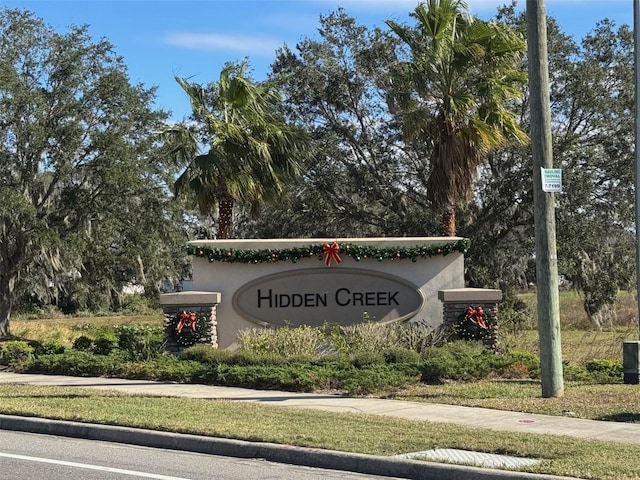 view of community / neighborhood sign