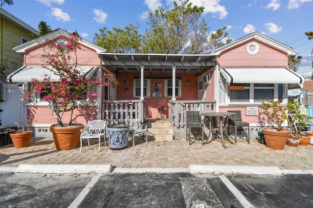 view of front of property