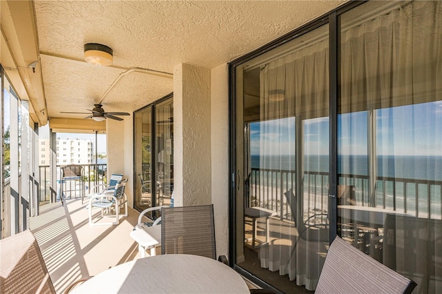 balcony featuring ceiling fan