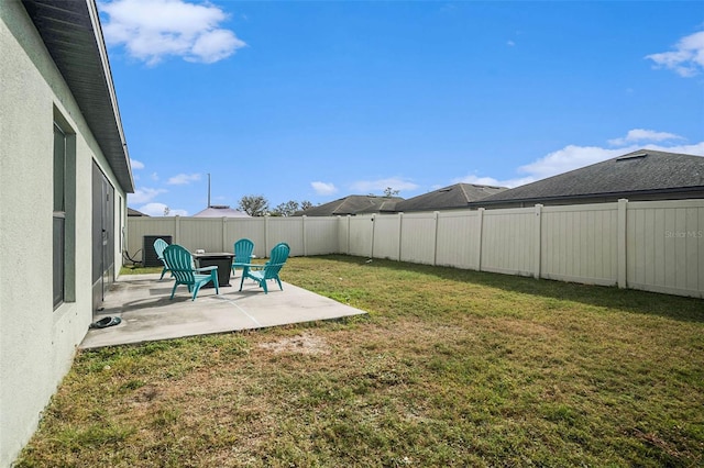 view of yard featuring a patio area