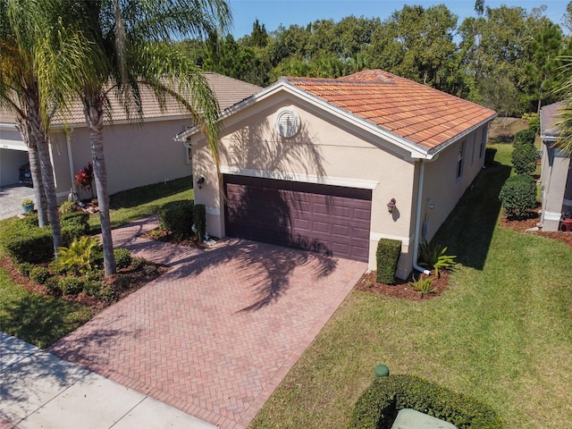 view of front facade with a front yard