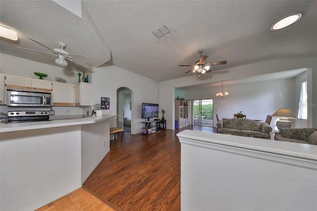 kitchen featuring range, ceiling fan with notable chandelier, dark hardwood / wood-style floors, a textured ceiling, and white cabinetry