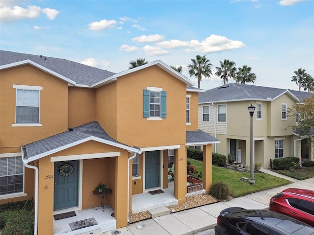 view of front facade featuring a front yard