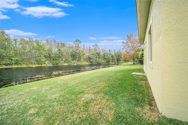 view of yard featuring a water view