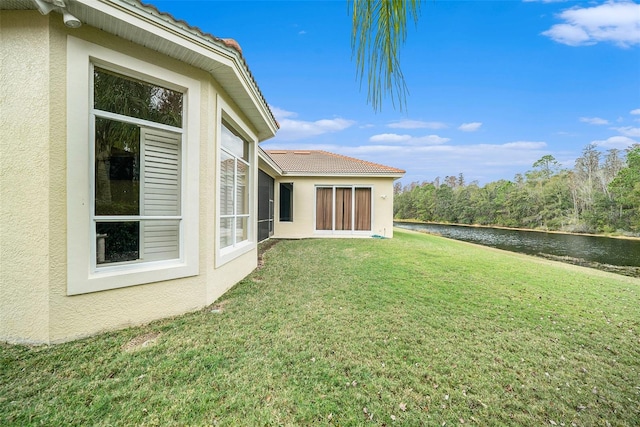 view of yard featuring a water view