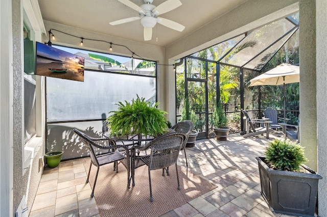 sunroom / solarium with ceiling fan