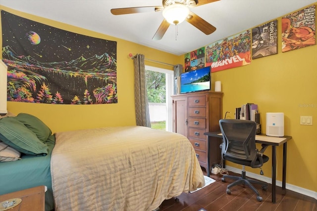 bedroom featuring ceiling fan