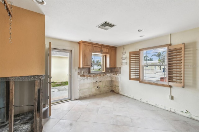 kitchen featuring decorative backsplash