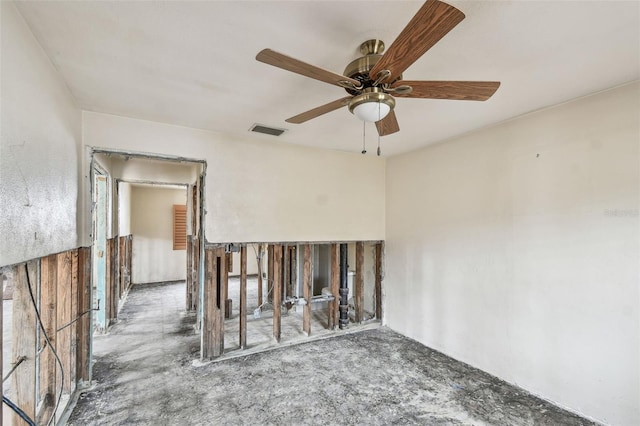 empty room featuring ceiling fan