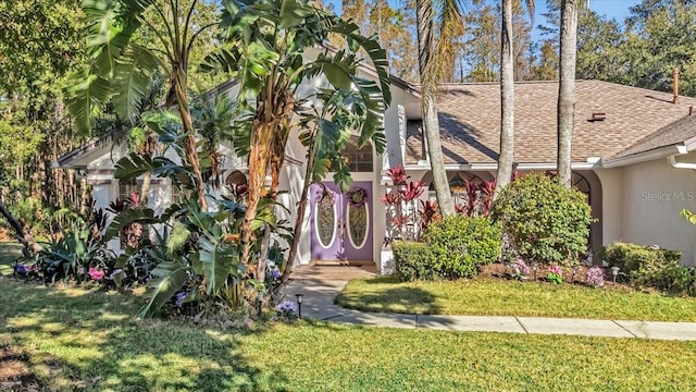 view of front of property with a front lawn