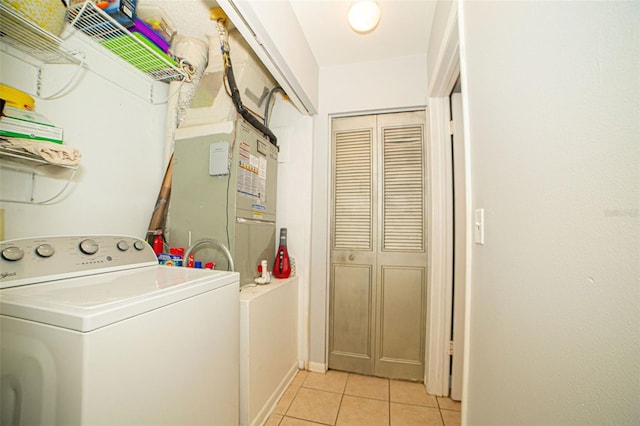 laundry area with washer / clothes dryer and light tile patterned flooring