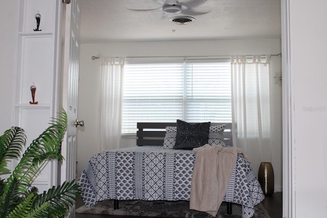 bedroom featuring ceiling fan