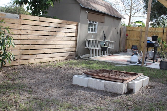 view of yard featuring a patio