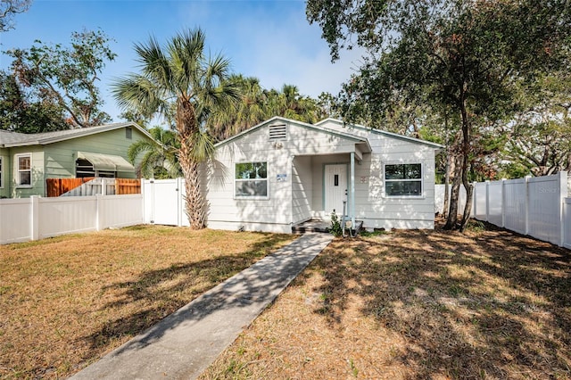 view of front facade with a front yard