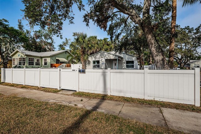 601 Paris Ave S, Saint Petersburg, FL 33701 - photo 28
