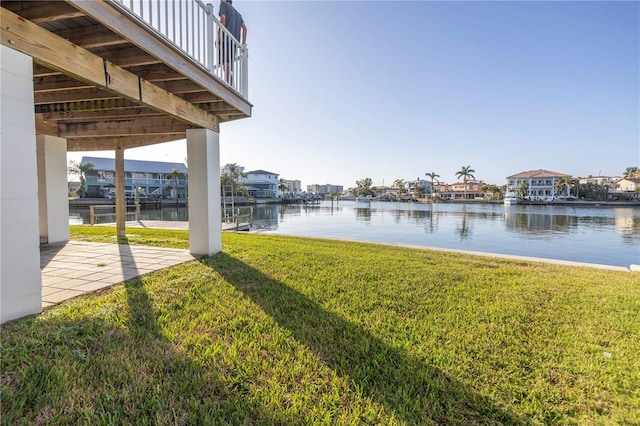 view of yard featuring a water view