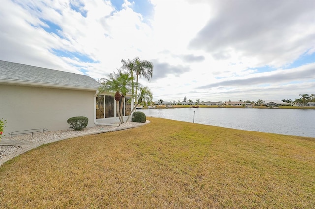 view of yard featuring a water view