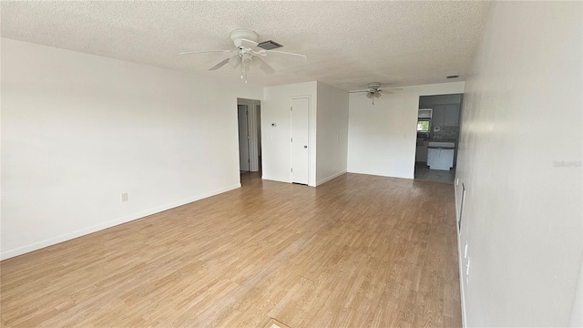 unfurnished room featuring light wood-type flooring, a textured ceiling, and ceiling fan