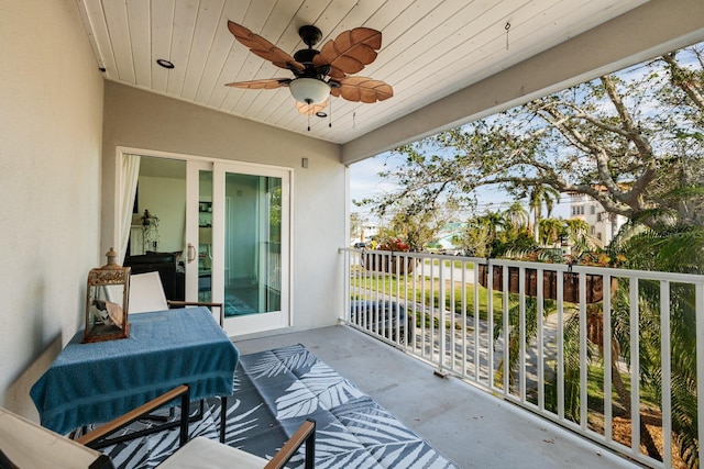 balcony featuring ceiling fan