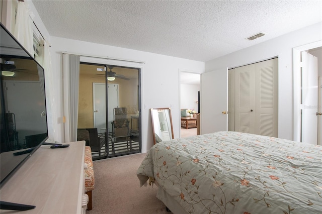 bedroom featuring carpet flooring and a textured ceiling