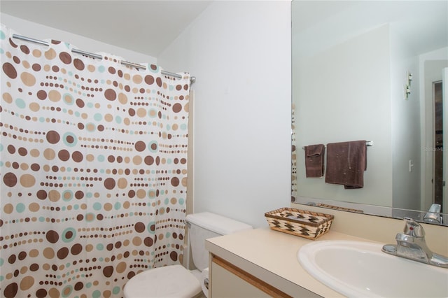 bathroom with a shower with curtain, vanity, and toilet