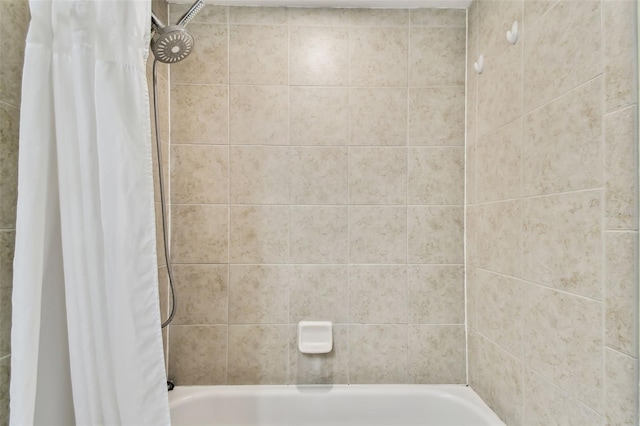 bathroom featuring shower / tub combo