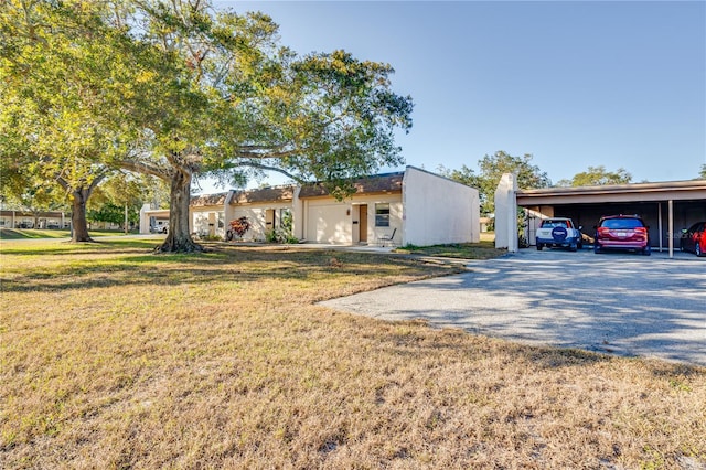 view of front of house featuring a front lawn and a carport