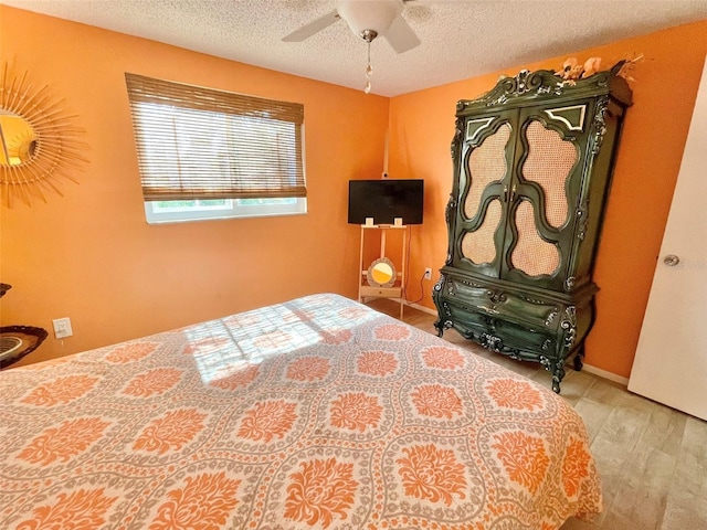 unfurnished bedroom with ceiling fan and a textured ceiling