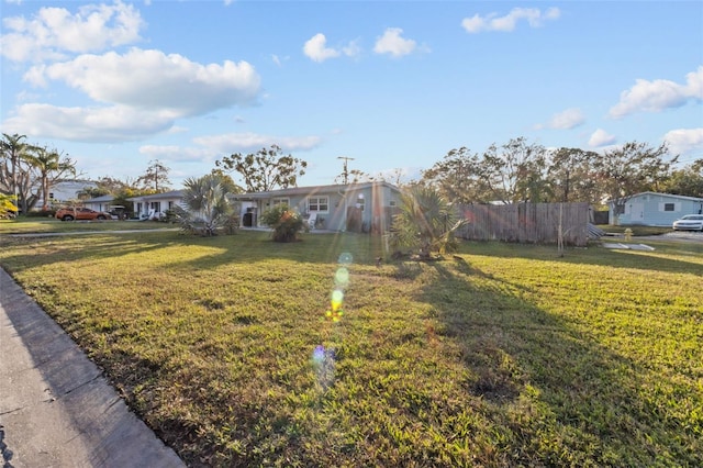 view of front of home featuring a front lawn