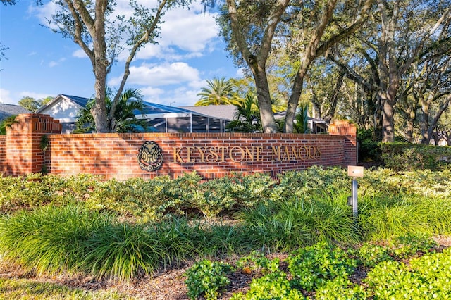 view of community / neighborhood sign