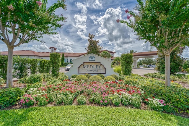 view of community / neighborhood sign