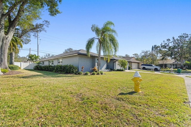 view of front of house featuring a front yard and a garage