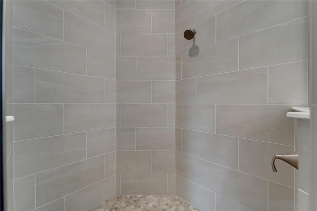 bathroom featuring tiled shower