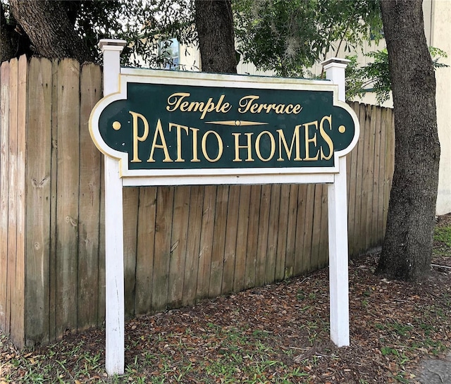 view of community / neighborhood sign