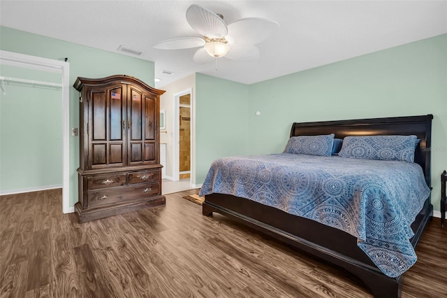 bedroom featuring dark wood-type flooring, ceiling fan, and a closet