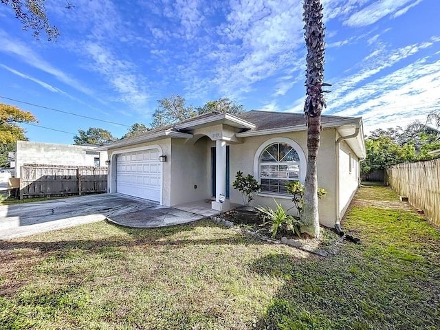 view of front facade featuring a garage and a front yard