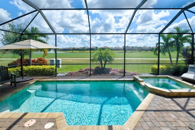 view of swimming pool with a lanai, an in ground hot tub, and a yard