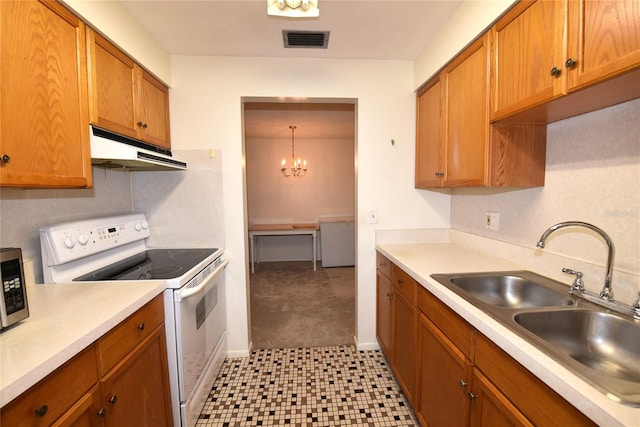 kitchen featuring sink, white electric range, an inviting chandelier, backsplash, and decorative light fixtures