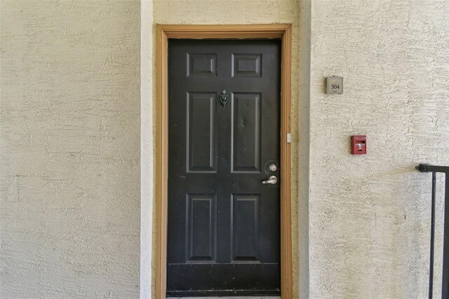 5606 Pinnacle Heights Cir Unit 304, Tampa, FL 33624 - doorway to property with stucco siding