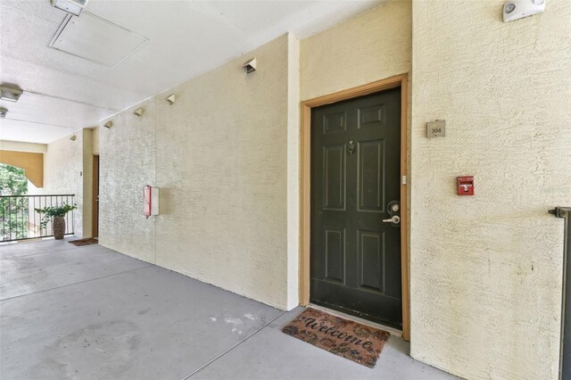 5606 Pinnacle Heights Cir Unit 304, Tampa, FL 33624 - entrance to property featuring stucco siding