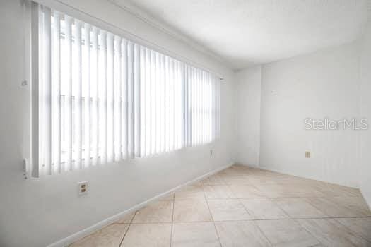 empty room featuring light tile patterned floors