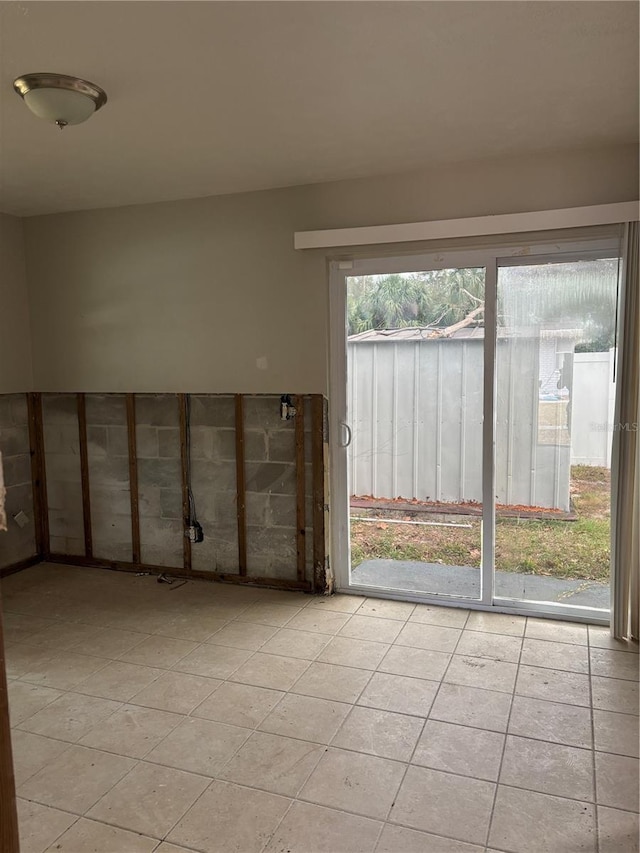 spare room featuring light tile patterned floors