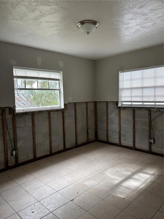 empty room featuring a textured ceiling