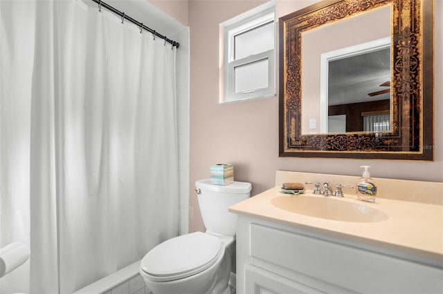 bathroom featuring a shower with curtain, vanity, and toilet