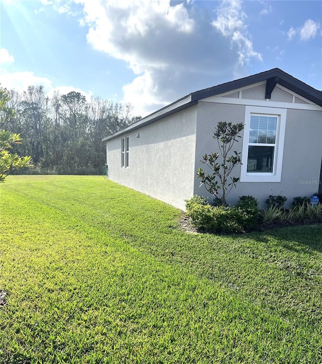 view of side of property featuring a yard