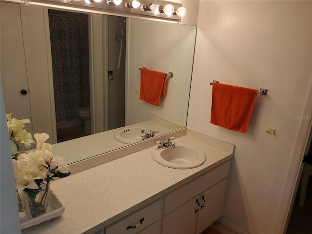 bathroom with a shower with curtain, vanity, and toilet