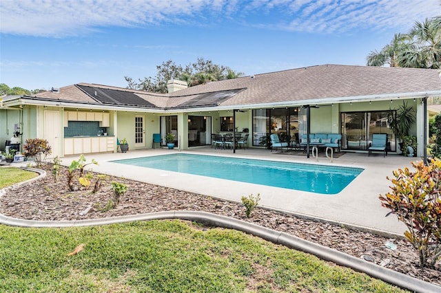 view of pool with outdoor lounge area, ceiling fan, and a patio