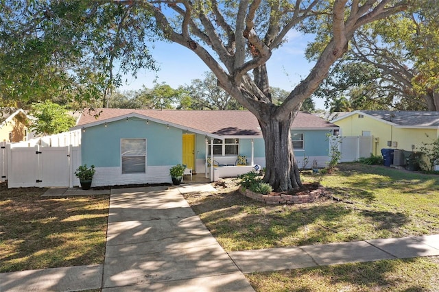 view of front of house with a front lawn