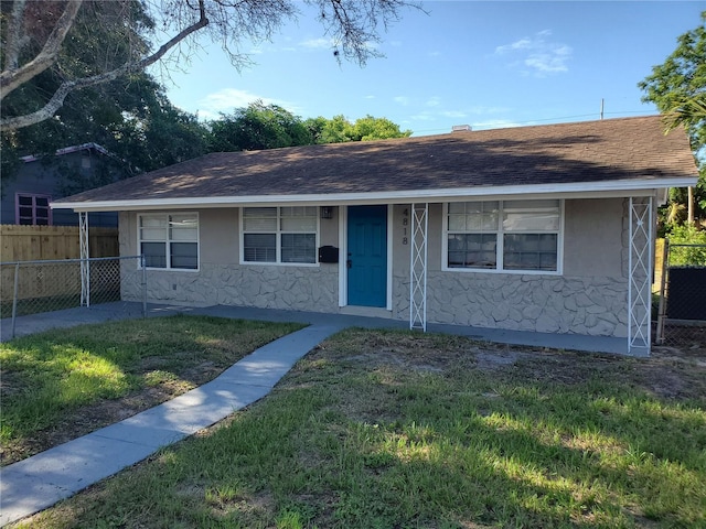 single story home featuring a front lawn