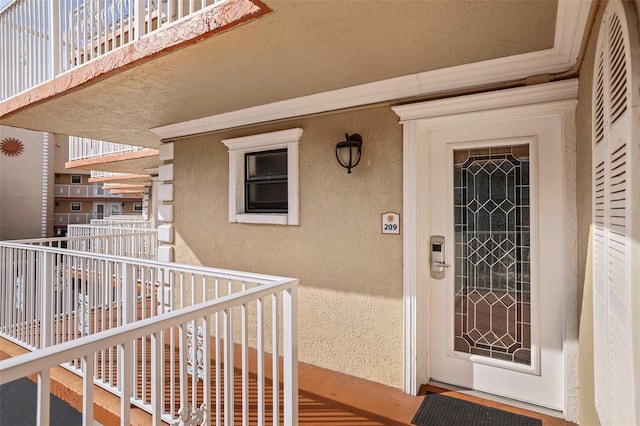 property entrance featuring stucco siding